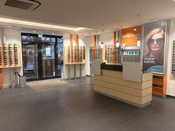 Das Bild zeigt den Kassenbereich unserer Filiale in Marktheidenfeld.